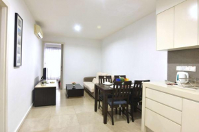 Modern 2BR Fairlane Retreat Steps from Lot 10
